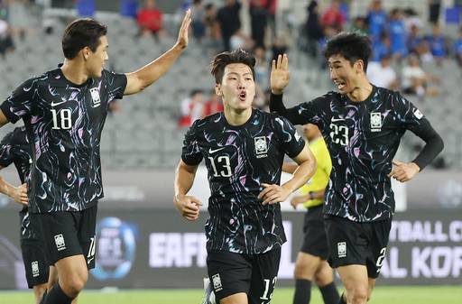 11일 경기도 용인미르스타디움에서 열린 2025년 동아시아축구연맹(EAFF) E-1 챔피언십(동아시안컵) 남자부 2차전 한국과 홍콩의 경기. 골을 넣은 한국 강상윤이 기뻐하고 있다. 사진은 지난해 7월 11일. 연합뉴스 제공