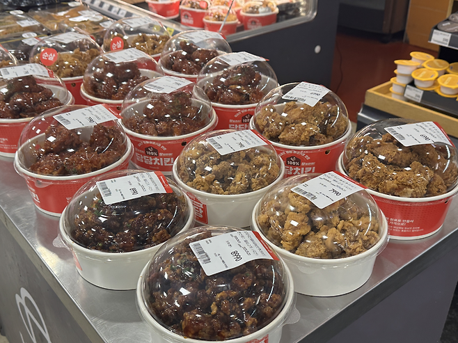 대구지역 한 대형마트에서 국내산 닭을 활용한 치킨 제품을 판매하고 있다. 이남영기자 lny0104@yeongnam.com