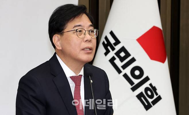 [이데일리 방인권 기자] 송언석 국민의힘 원내대표가 26일 서울 여의도 국회에서 열린 ‘국민의힘 의원총회’에서 발언을 하고 있다.