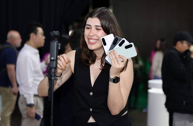 삼성전자가 유럽 시장에서 4660만 대를 출하하며 1위를 수성했다. 갤럭시 A56이 모델별 판매 1위에 올랐으며, 애플은 아이폰 16 시리즈를 앞세워 역대 최고 점유율로 추격 중이다. 사진=삼성전자