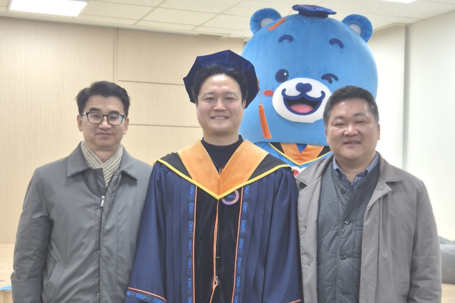 왼쪽부터 문양세 IT대학장, 허명구 아이들 대표, 손경호 강원지능화혁신센터장