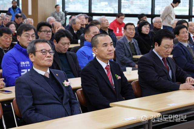 ▲ 2026 병오년 강릉김씨대종회 신년하례식이 24일 강릉농협에서 개최됐다. 김진태 강원도지사, 김진선 전 도지사, 김홍규 강릉시장 등 주요 내빈들도 참석해 신년하례식을 축하했다. 황선우 기자