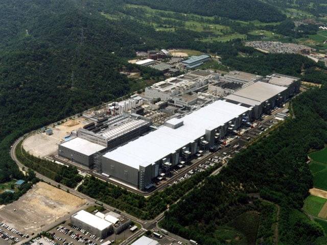 2005년 히로시마 엘피다 공장의 300mm 웨이퍼 생산 라인