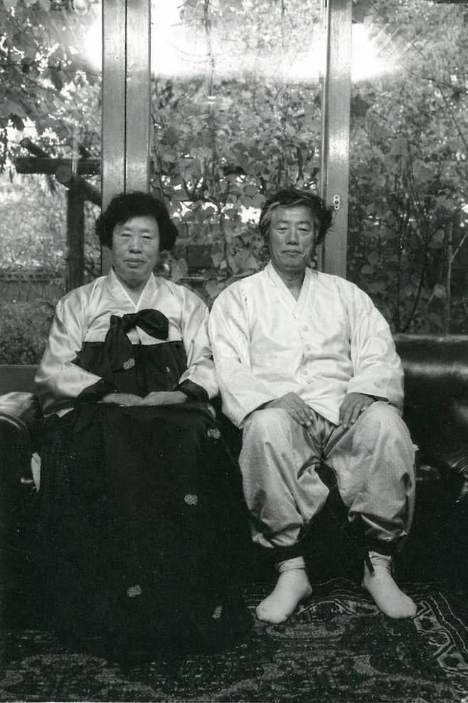 김정숙 여사와 백기완 소장. 백기완노나메기재단