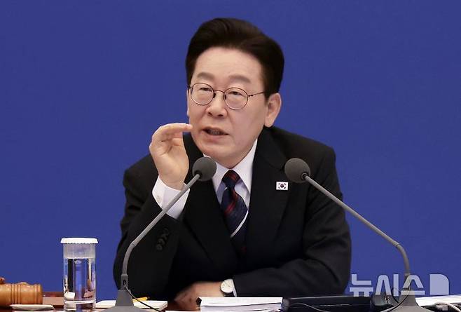 [서울=뉴시스] 최동준 기자 = 이재명 대통령이 24일 청와대에서 열린 국무회의에서 발언하고 있다. 2026.02.24. photocdj@newsis.com