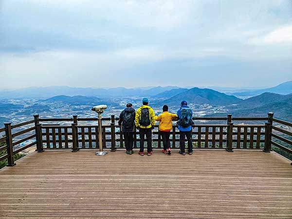 'CNN go'선정, 한국의 아름다운 50곳 중 하나인 구름이 춤춘다는 일출 명소인 용암사 운무대.
