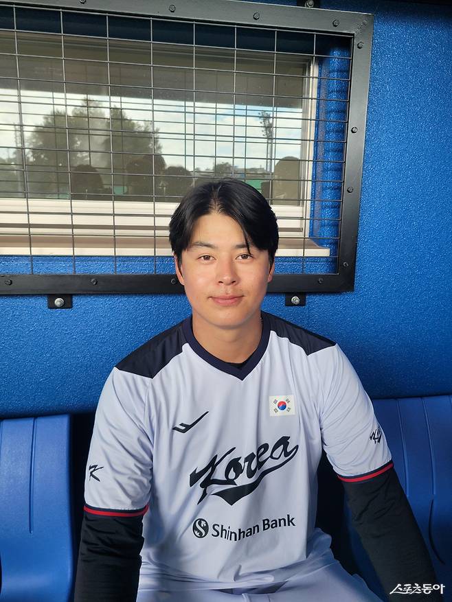 2026월드베이스볼클래식(WBC) 야구대표팀 노시환이 23일 일본 오키나와 카데나구장서 열린 한화와 연습경기를 앞두고 현장 취재진과 인터뷰를 가졌다. 노시환은 한화와 11년 총액 307억 원에 초대형 비FA 다년계약을 맺었다. 오키나와|장은상 기자 award@donga.com