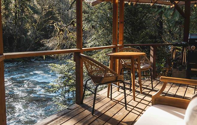 노스캐스케이드의 아늑한 강가 통나무집