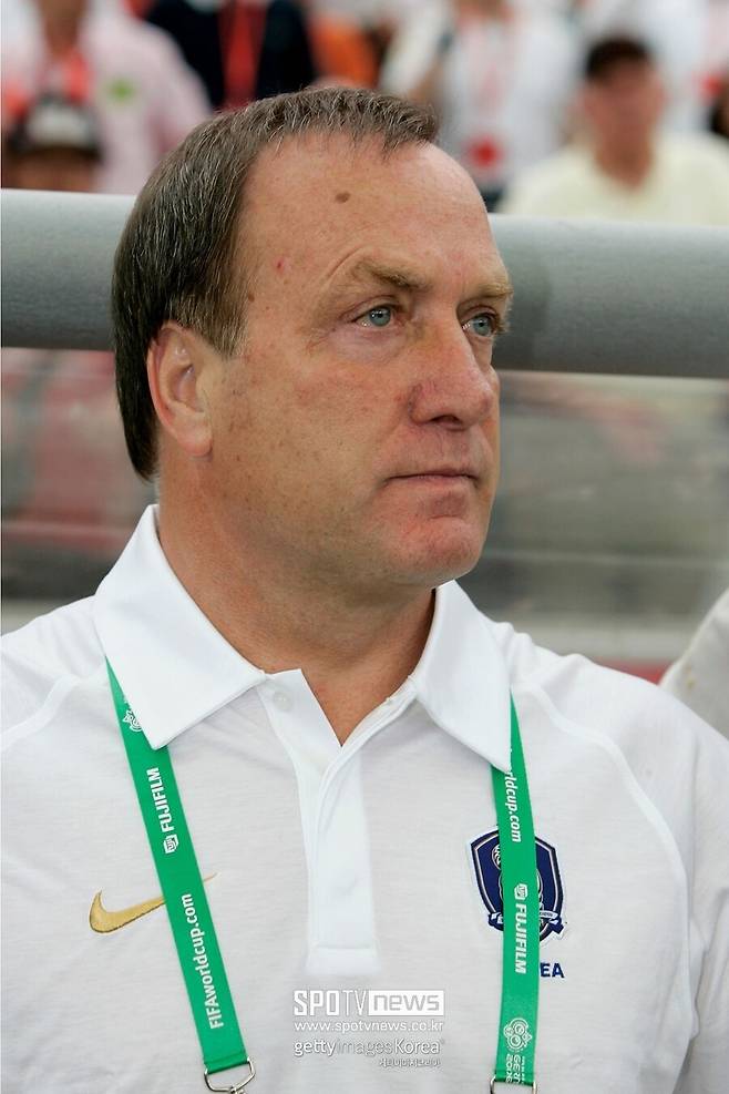 ▲ 한국 축구대표팀 사령탑 출신인 딕 아드보카트 감독이 취임한 뒤 일변했다. 퀴라소는 북중미 월드컵 3차 예선에서 돌풍을 일으켰고, 월드컵 사상 가장 소규모 국가의 본선 진출팀이란 새 이정표를 세웠다.