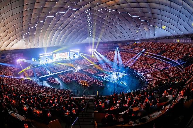 12만 관객 열광! 라이즈, K팝 보이그룹 최단기간 日 도쿄돔 공연 대성황.."다 브리즈 덕분"