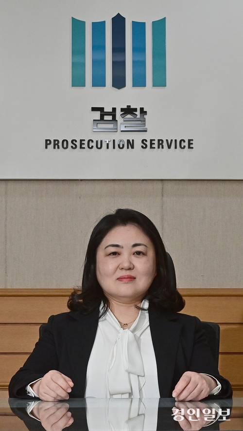 11일 인천 미추홀구 인천지방검찰청에서 만난 박성민 인천지검장은 “인천지검은 인천을 범죄로부터 지키는 든든한 울타리가 되겠다”고 말했다. /조재현기자 jhc@kyeongin.com