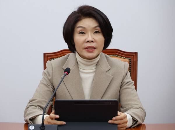 더불어민주당 한정애 정책위의장이 24일 국회에서 열린 원내대책회의에서 발언하고 있다. 연합뉴스