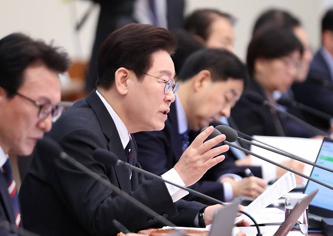 이재명 대통령이 24일 청와대에서 열린 국무회의에서 발언하고 있다. 청와대통신사진기자단