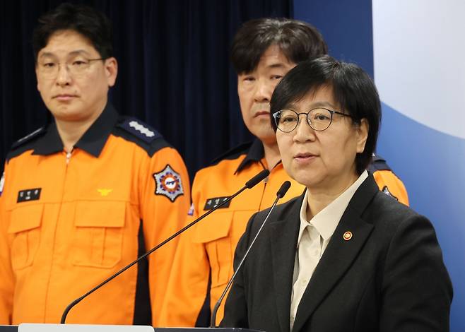 정은경 보건복지부 장관이 25일 서울 종로구 정부서울청사에서 응급환자 이송체계 혁신 시범사업 관련 브리핑을 하고 있다. 연합뉴스