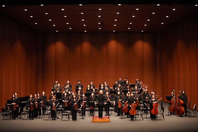 노보필하모닉오케스트라 단체 사진. 수성아트피아 제공