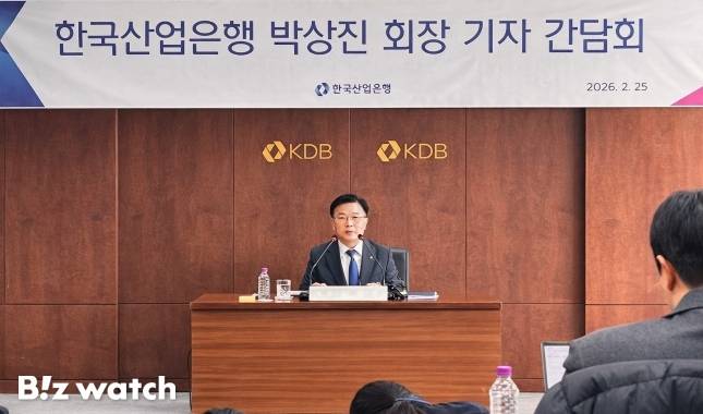 박상진 한국산업은행 회장이 25일 서울 여의도 한국산업은행 본점에서 기자간담회를 열고 인사말을 하고 있다./사진=김미리내 기자