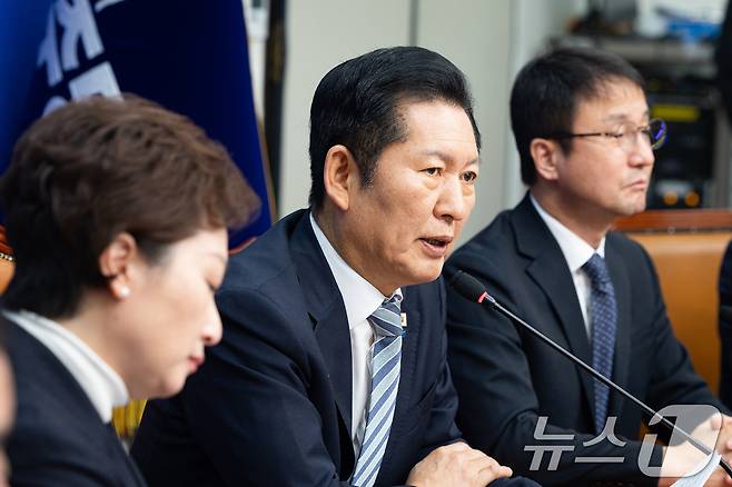 정청래 더불어민주당 대표가 25일 서울 여의도 국회에서 열린 최고위원회의에서 모두 발언을 하고 있다. 2026.2.25 ⓒ 뉴스1 유승관 기자