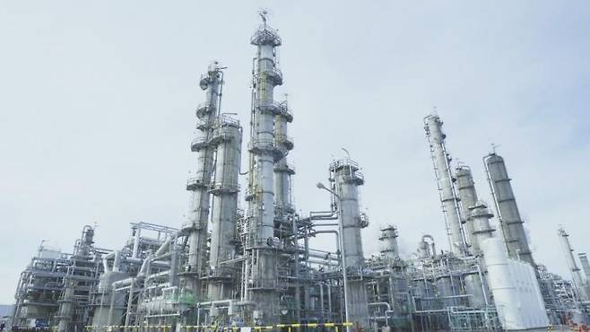 롯데케미칼 대산 공장. 롯데케미칼