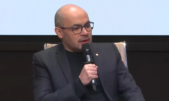 데미스 허사비스 구글 딥마인드 최고경영자(CEO)가 지난 16~20일(현지시간) 인도 뉴델리에서 진행된 '인도 인공지능(AI) 임팩트 서밋 2026'에서 발언하고 있다. 유튜브 화면 캡처