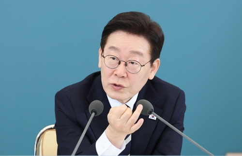 이재명 대통령이 25일 청와대에서 열린 확대국가관광전략회의에서 발언하고 있다. [연합뉴스]