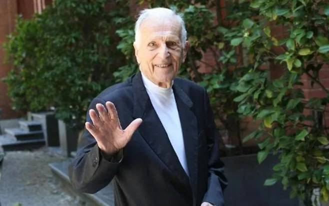 97세 약리학자가 장수 비결로 '소식'을 꼽았다. /사진='la Repubblica' 캡처 ​