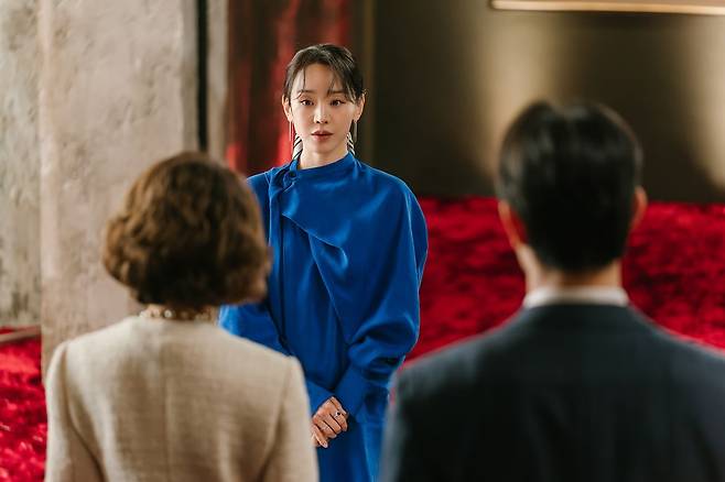 지난 13일 공개된 넷플릭스 오리지널 시리즈 '레이디 두아'에서 1인 다역을 연기한 배우 신혜선. 사진 넷플릭스