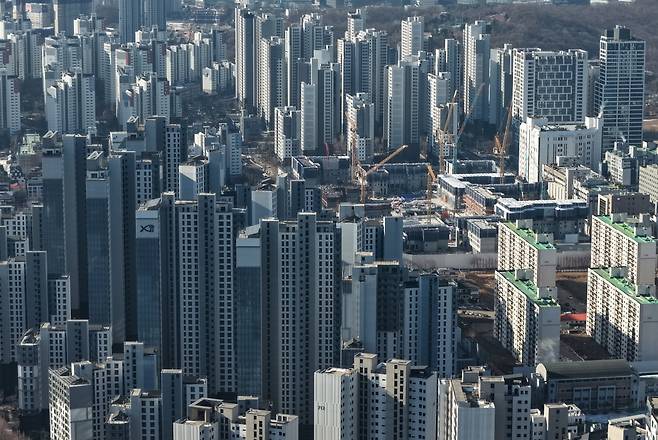 경기도 과천시 과천역 인근 아파트의 모습