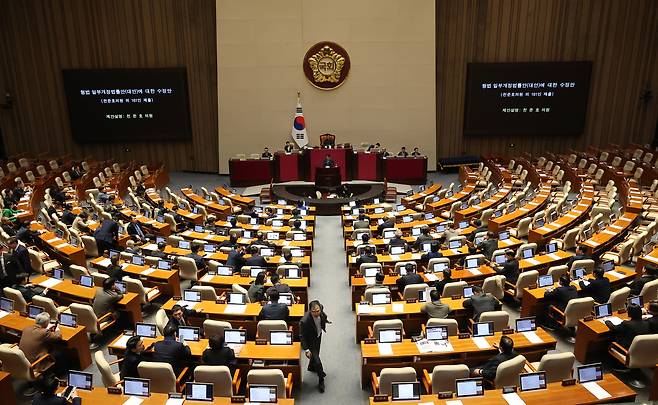 천준호 더불어민주당 의원이 25일 국회에서 열린 본회의에서 형법 개정안 수정안에 대해 설명하고 있다. 권도현 기자