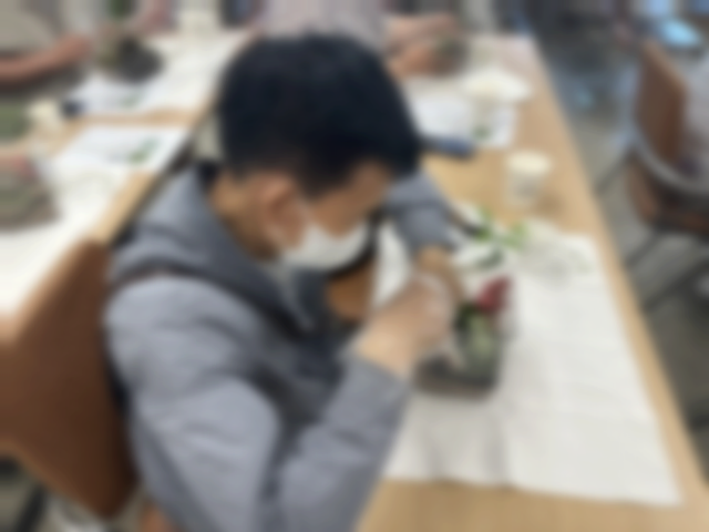 서울 한 복지시설의 장애인 복지 프로그램에서 참가자가 업무를 보고 있다. 문화일보 자료사진