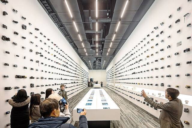 700여대의 다양한 카메라가 전시된 공간.