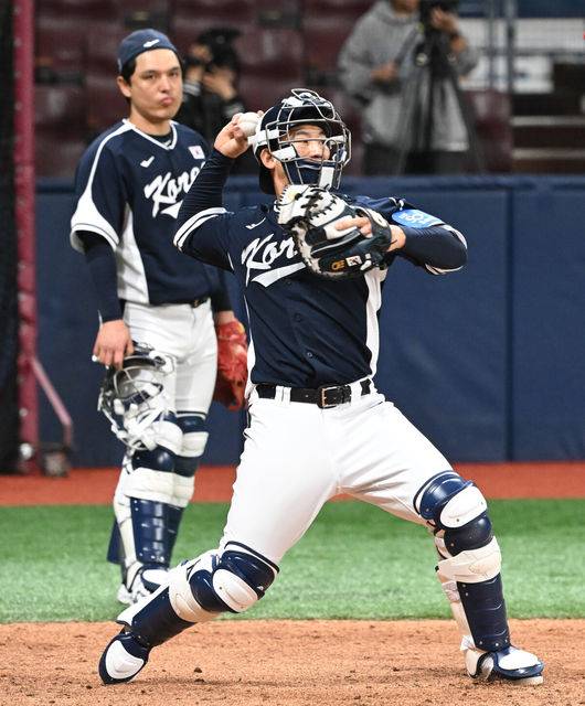 [OSEN=고척, 조은정 기자]류지현 감독이 이끄는 야구 대표팀이 5일 고척스카이돔에서 훈련을 진행했다.대표팀은 오는&nbsp;8일과 9일&nbsp;고척스카이돔에서 열리는 2025 K-베이스볼 시리즈 체코 대표팀과의 2경기를 시작으로&nbsp;15일과 16일 양일에 걸쳐 도쿄돔에서 일본 대표팀과 2경기를 치른다.&nbsp;야구대표팀 최재훈이 훈련을 하고 있다. 2025.11.05 /cej@osen.co.kr