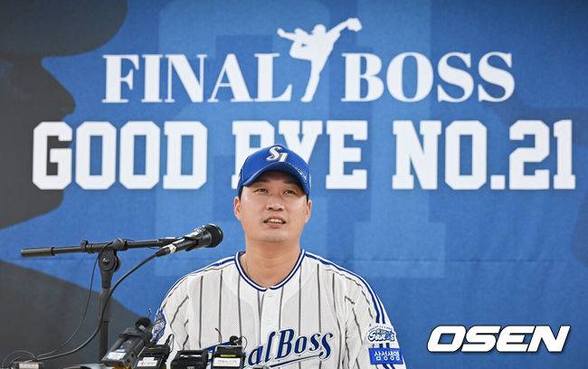 [OSEN=대구, 이석우 기자] 30일 대구삼성라이온즈파크에서 2025 신한 SOL 뱅크 KBO 리그 삼성 라이온즈와 KIA 타이거즈의 경기가 열린다. '끝판대장' 오승환(43·삼성 라이온즈)이 21년 간의 프로 생활을 마치고 30일 대구 삼성라이온즈파크에서 KBO리그 KIA 타이거즈전을 마치고 은퇴식을 가진다.삼성 라이온즈 오승환이 기자회견을 하고 있다. 2025.09.30 / foto0307@osen.co.kr