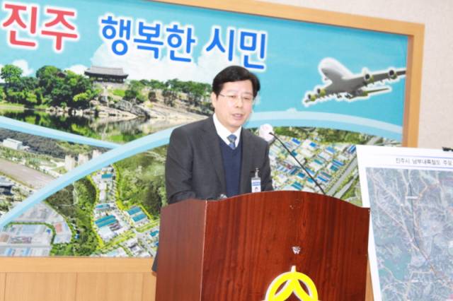 ▲정봉호 도시주택국장이 명품도시 도약을 준비하고 있다고 밝히고 있다. ⓒ프레시안(김동수)