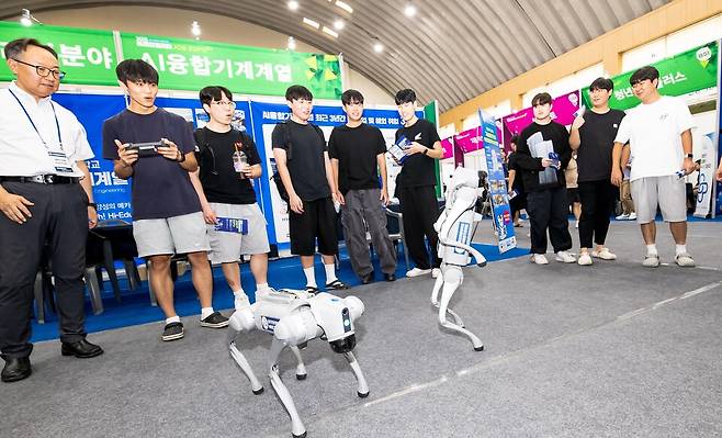 영진전문대 대학일자리플러스센터가 개최한 '2025 미래모빌리티 JOB EXPO' 모습 ⓒ영진전문대 제공