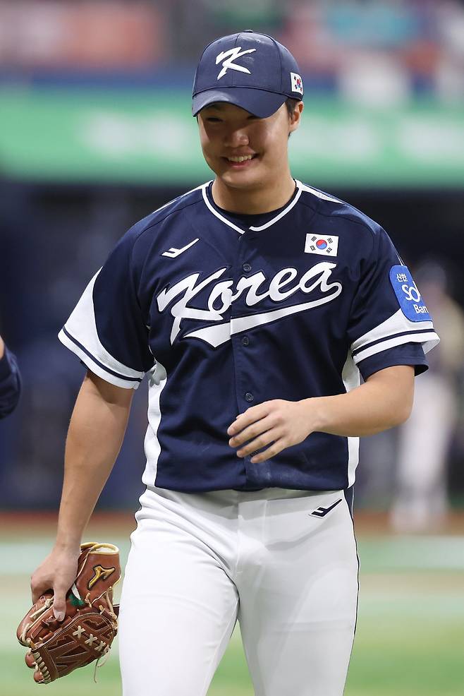 투수들의 한계 투구 수가 정해져 있는 WBC는 효율적인 마운드 운영이 필수다. 선발만큼이나 중요한 보직은 역시 궂은일을 도맡아줄 수 있는 마당쇠 투수들이다. 대표팀은 일본 오키나와서 열리고 있는 실전 점검에서 긴 이닝을 끌어줄 수 있는 투수들을 찾고 있다. 사진은 야구대표팀 정우주. 뉴시스
