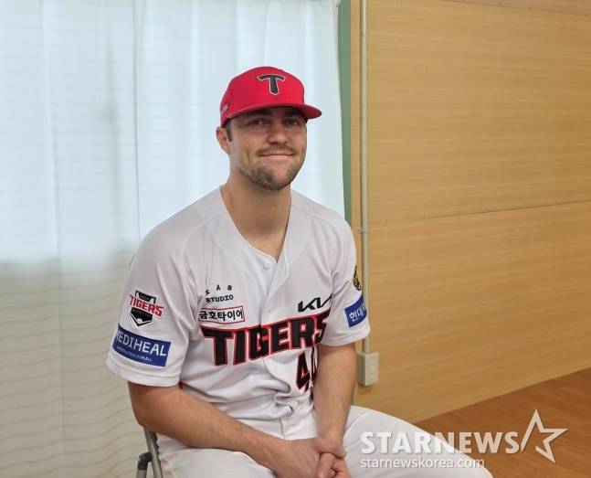 KIA 네일이 25일 일본 오키나와현 킨에 위치한 킨 타운 베이스볼 스타디움에서 열린 2026 KIA 스프링캠프 중 취재진과 인터뷰를 가졌다. /사진=김동윤 기자