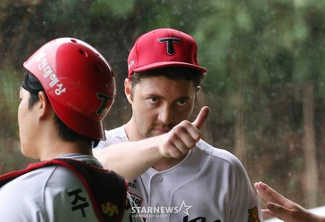 [B하인드★] 챔필 에이스 네일의 위력적인 불펜 피칭 31구 '스위퍼, 커터 레벨업! 형우-찬호 붙어보자'