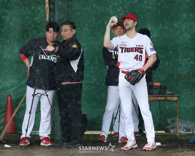 [B하인드★] 챔필 에이스 네일의 위력적인 불펜 피칭 31구 '스위퍼, 커터 레벨업! 형우-찬호 붙어보자'