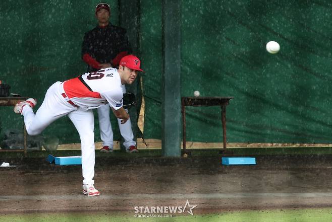 [B하인드★] 챔필 에이스 네일의 위력적인 불펜 피칭 31구 '스위퍼, 커터 레벨업! 형우-찬호 붙어보자'