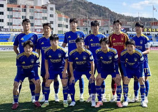 ▲ 울산대학교 축구부가 25일 제62회 춘계대학축구연맹전 통영기 결승에서 전주대학교를 5대0으로 꺾고 정상을 차지했다. 사진은 결승전 선발 라인업. 울산대 제공