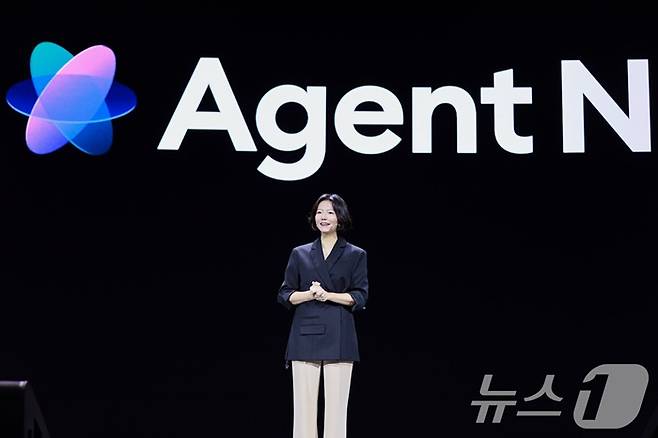 최수연 네이버 대표이사가 서울 강남구 코엑스 그랜드볼룸에서 열린 단25(DAN25) 콘퍼런스에서 발표를 하고 있다. 사진=네이버