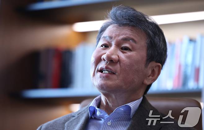 정몽규 포니정재단 이사장이 12일 서울 종로구 포니정재단에서 가진 뉴스1과 인터뷰에서 발언을 하고 있다. 2026.2.12 ⓒ 뉴스1 김도우 기자