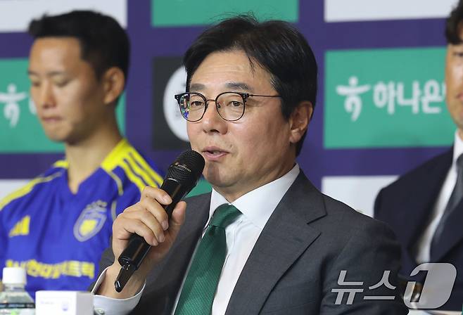 황선홍 대전 하나시티즌 감독이 25일 오전 서울 서대문구 스위스그랜드호텔에서 열린 하나은행 K리그1 2026 개막 미디어데이에서 시즌 각오를 밝히고 있다. 2026.2.25 ⓒ 뉴스1 이광호 기자