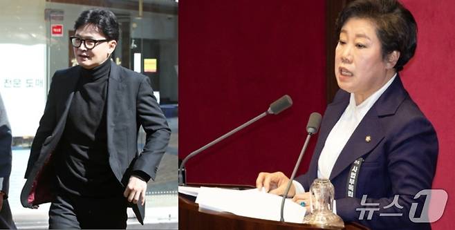 25일 보수 텃밭 대구를 찾은 한동훈 전 국민의힘 대표와 '사법부 독립' 근조리본을 달로 필리버스터에 나선 조배숙 의원. 2026.2.25 ⓒ 뉴스1 공정식· 유승관 기자