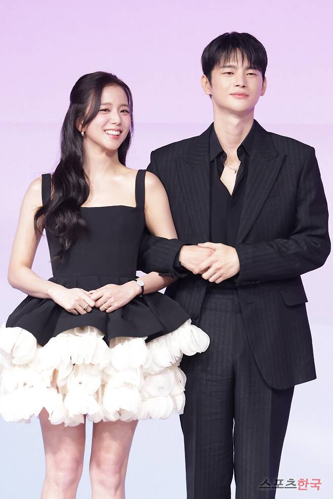 넷플릭스 시리즈 '월간남친' 제작발표회에 참석한 지수(JISOO), 서인국(SeoInguk). ⓒ이혜영 기자 lhy@hankooki.com