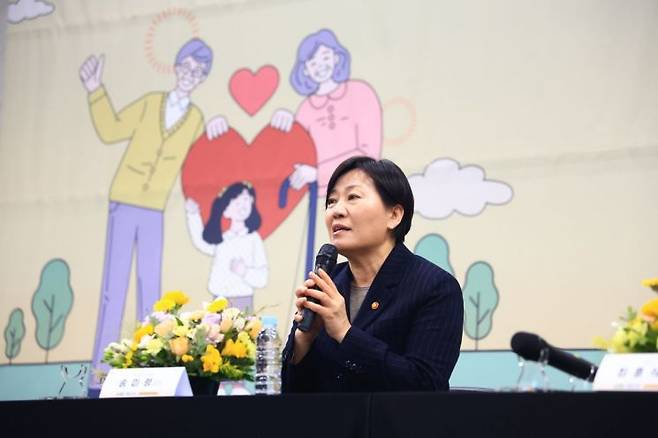 송미령 농식품부 장관이 26일 장수군에서 농어촌 기본소득 첫 지급 행사 참석해 인사말을 하고 있다. 공동취재단