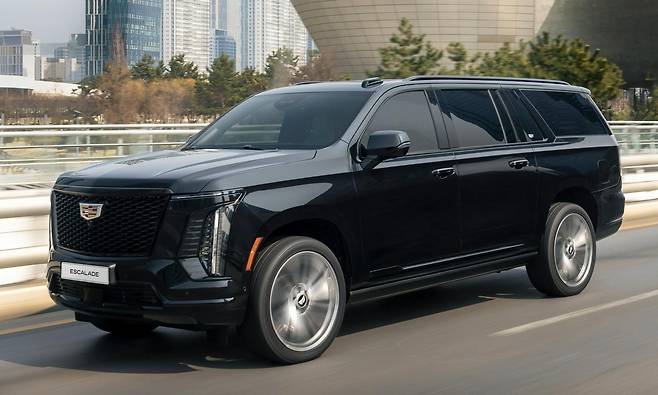 2026 더 뉴 에스컬레이드는 최고 출력 426마력, 최대 토크 63.6kg·m를 발휘하는 6.2L V8 가솔린 엔진과 10단 자동변속기를 탑재했다. 캐딜락 제공