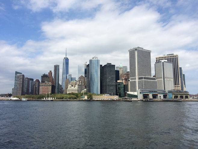 사모펀드는 기업을 인수한 뒤에도 본래 이름을 유지하는 경우가 많아서 소비자들은 어느 기업이 사모펀드 소유인지 잘 알지 못한다. 이런 기업의 경영을 좌우하는 이들은 숙련된 업계 전문가가 아닌 금융인이다. 게티이미지