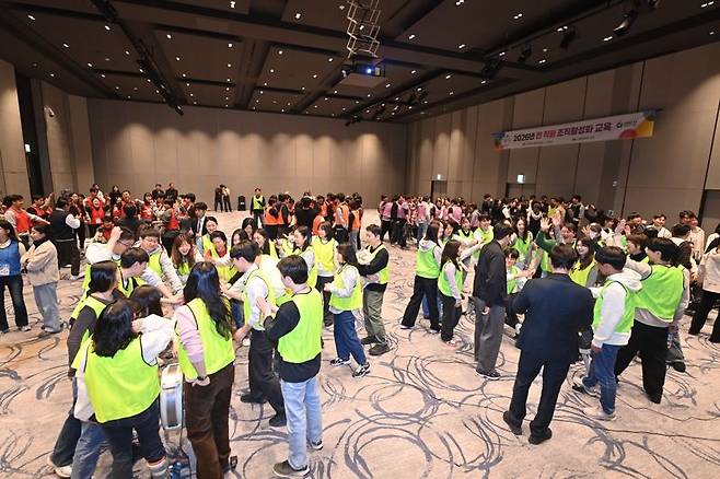 26일 오후 강원도 속초리조트에서 열린 하남시청 조직 활성화 교육 워크숍에서 7급 이하 공무원들이 프로그램을 진행하고 있다. 사진=김경수 기자