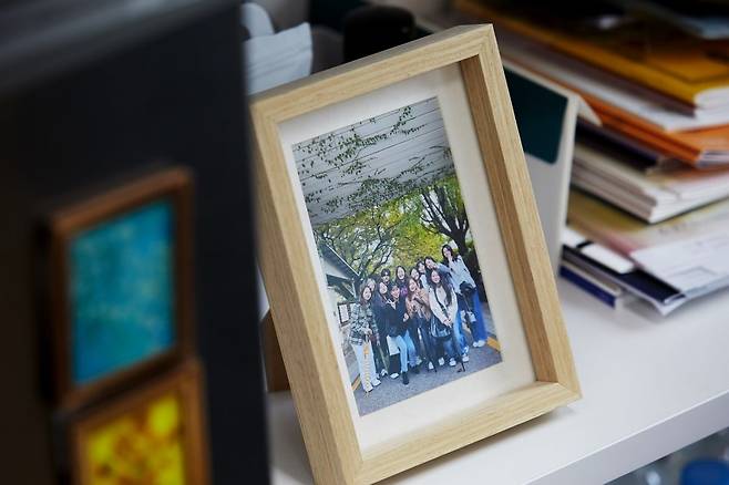 서울 신촌 연세대 음대 내 임지영 교수의 연구실에 비치된 다양한 소품들. @arte. Photo by 문덕관